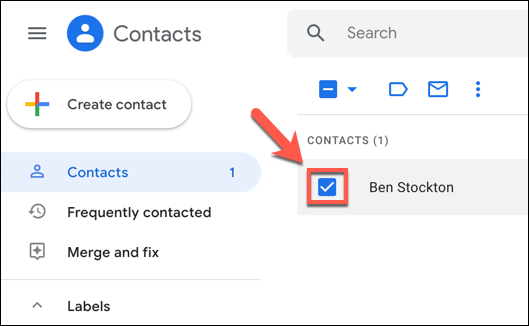 Pressione a caixa de seleção ao lado de uma lista de contatos nos Contatos do Google para selecioná-la.