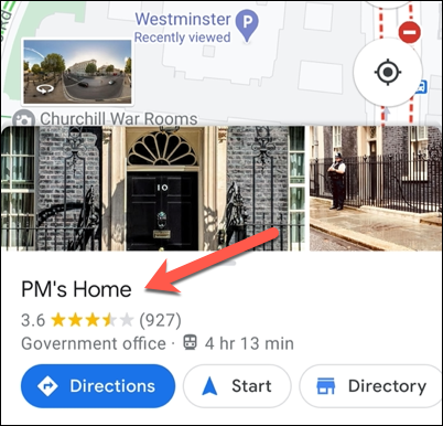 Clique no carrossel de informações na parte inferior do aplicativo Google Maps depois de pesquisar uma etiqueta privada.