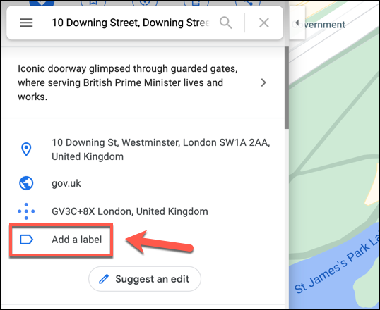Depois de pesquisar um local no Google Maps, role para baixo no painel de informações à esquerda e pressione a opção "Adicionar um rótulo".