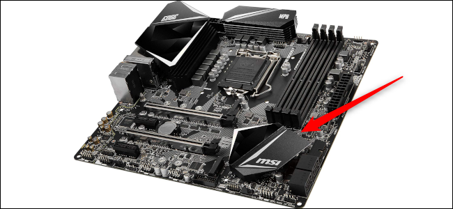 Uma placa-mãe nua compatível com Intel com uma seta vermelha apontando para o chipset.