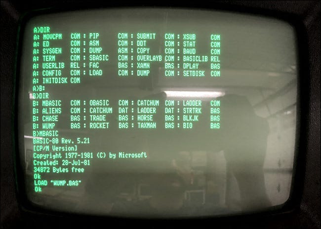CP / M e BASIC em execução em um computador Kaypro II.