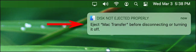 A mensagem de aviso "Disco não ejetado corretamente" no macOS Big Sur.