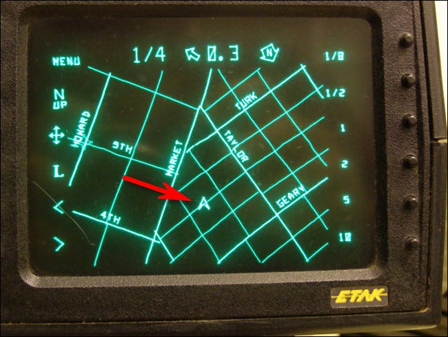 O cursor de navegação com ponta de seta original do Etak como visto em uma tela do Etak Navigator de 1985.