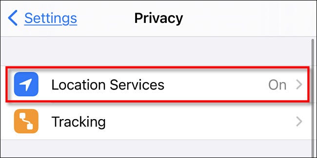 Nas configurações do iPhone, toque em "Serviços de localização".