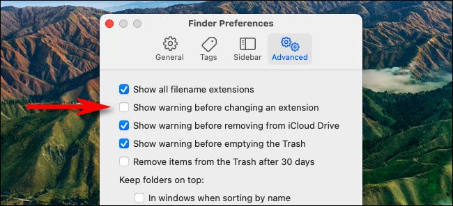 Nas Preferências do Finder do Mac, desmarque "Mostrar aviso antes de alterar uma extensão".