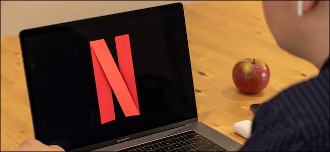 Logotipo da Netflix mostrado em um laptop