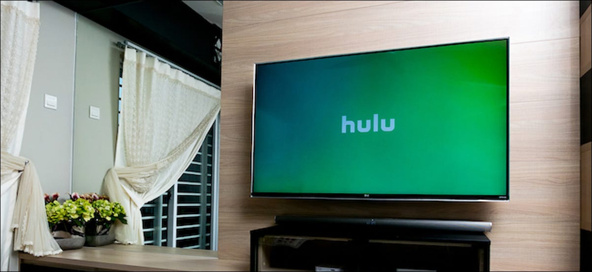 O logotipo do Hulu em uma smart TV
