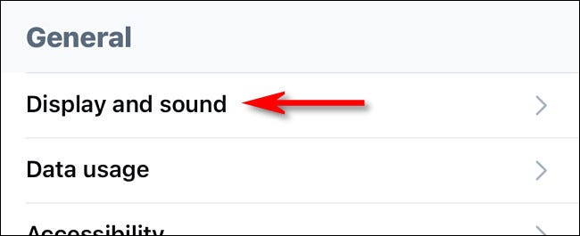 Nas configurações do Twitter, toque em "Tela e som".