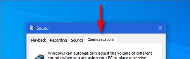 Na janela "Som" do Windows 10, clique na guia "Comunicações".