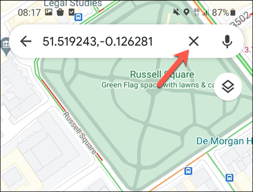 Para remover um alfinete temporário no Google Maps, toque no ícone de cruz na barra de pesquisa ou toque em outro lugar no mapa.