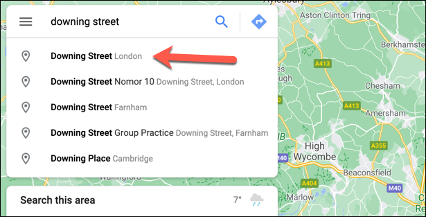 Para inserir um alfinete automaticamente, abra o Google Maps e use a barra de pesquisa no canto superior esquerdo para encontrar um local.