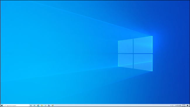 Uma área de trabalho e barra de tarefas limpa e vazia do Windows 10.