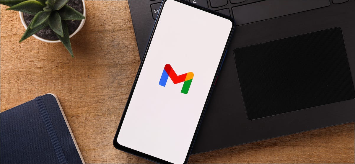 Logotipo do Gmail em um smartphone