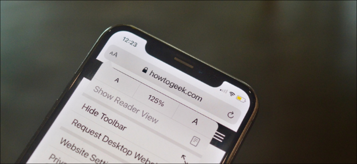 Usuário do iPhone aumentando o tamanho do texto no Safari para iPhone
