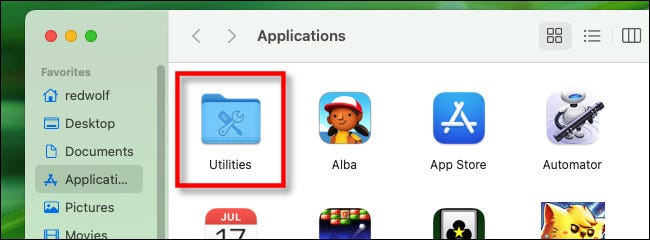 Na pasta Aplicativos, abra "Utilitários".