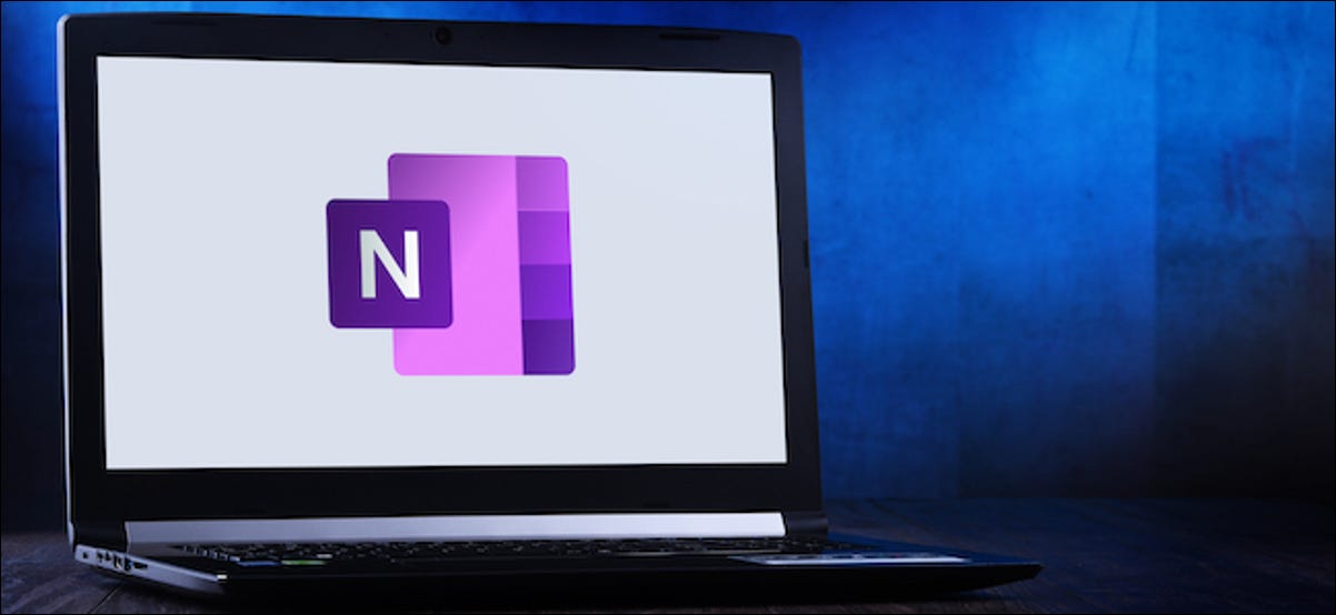 Logotipo do Microsoft OneNote em um laptop