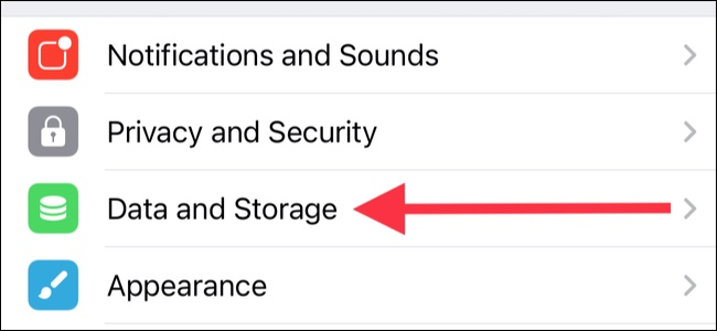 Toque em Dados e armazenamento nas configurações do Telegram