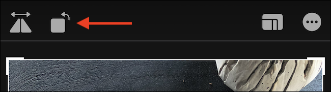 Toque no botão Girar (caixa com seta para a esquerda) na barra de ferramentas superior.