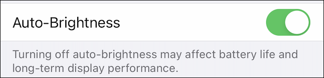 Alterne "Auto-Brilho" no iPhone.