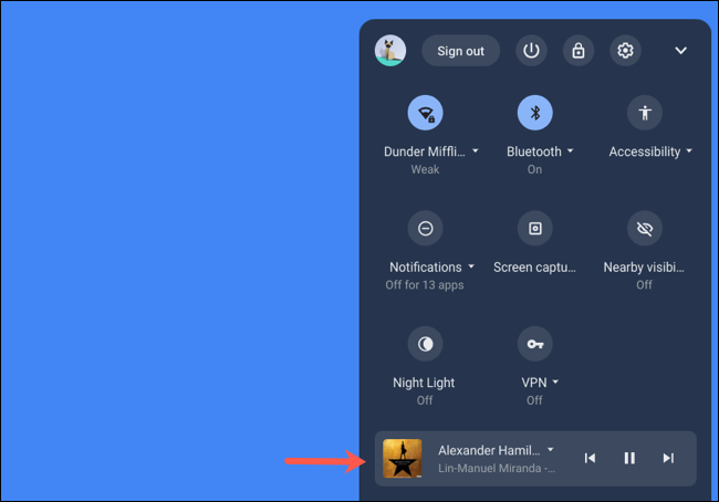 Clique nos controles de música nas configurações rápidas do Chromebook