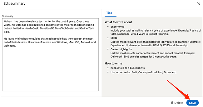 Selecione "Salvar" para salvar as alterações feitas em uma seção da tela da ferramenta de criação de currículo do LinkedIn.