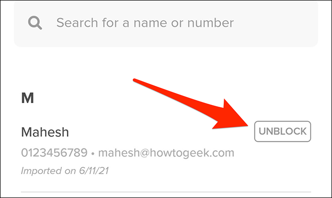 Toque em "Desbloquear" ao lado do nome de uma pessoa no Tinder.