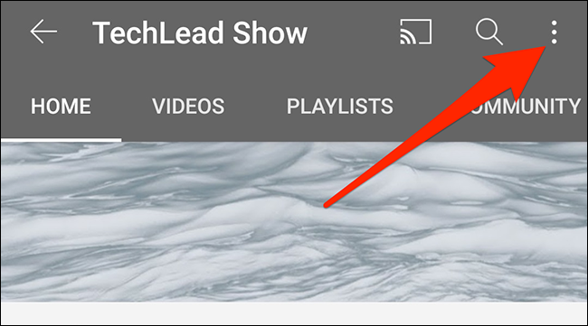 Toque nos três pontos no canto superior direito da tela de um canal no aplicativo do YouTube.