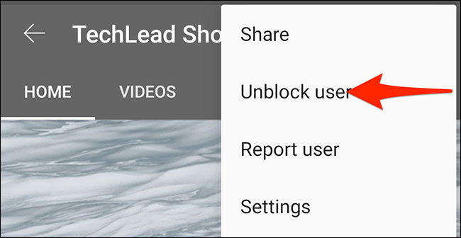 Toque em "Desbloquear usuário" no menu de três pontos de um canal no aplicativo do YouTube.
