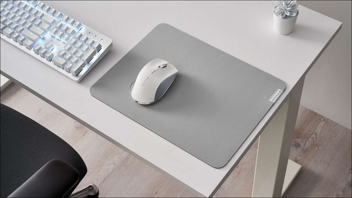 Razer Point Pro em mousepad cinza