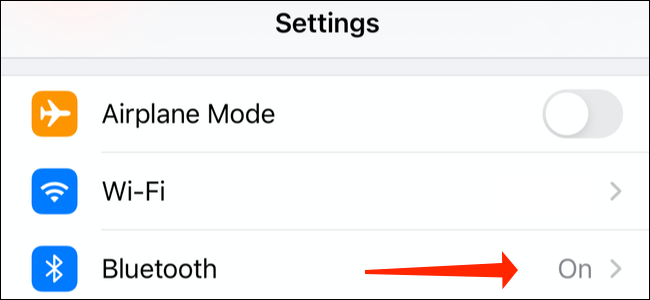 Toque em "Bluetooth" nas configurações do iPhone