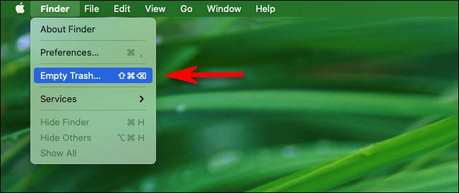 Selecione Finder> Esvaziar Lixo na barra de menus.
