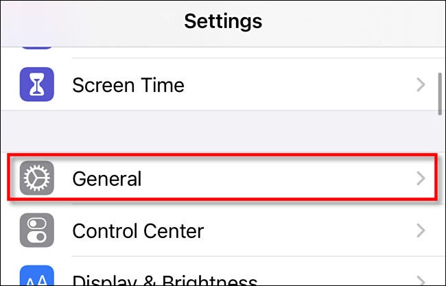 Em Ajustes no iPhone, toque em "Geral".