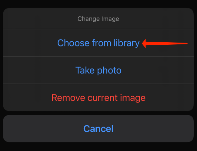 Toque em "Escolher da biblioteca" para selecionar uma imagem da capa da lista de reprodução do Spotify da biblioteca de fotos do seu iPhone.
