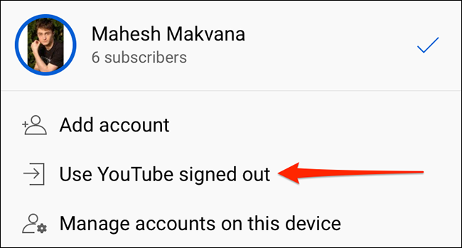 Toque em "Usar YouTube desconectado" na tela "Contas" do aplicativo do YouTube.