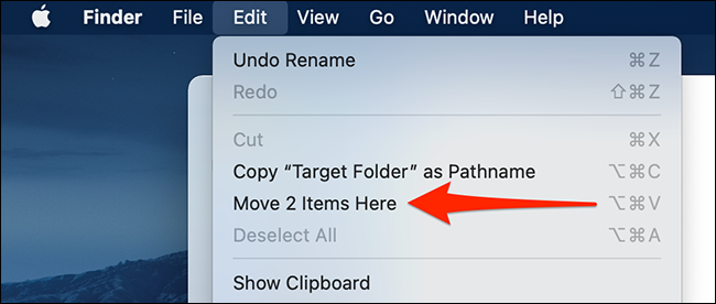 Selecione "Editar> Mover itens aqui" na barra de menus do Finder.