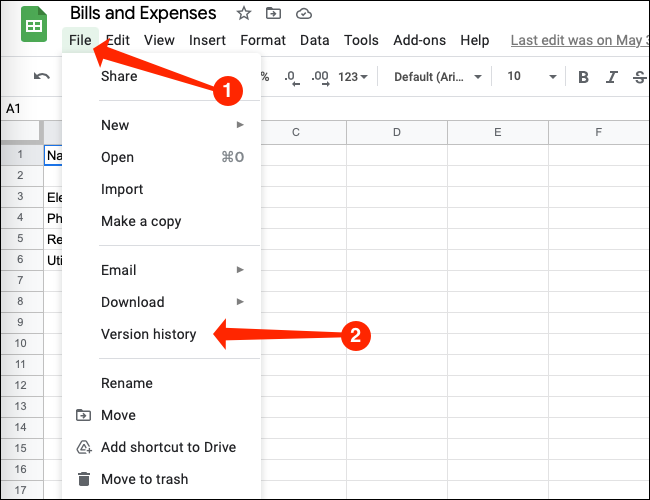 No Planilhas Google, você pode ir para Arquivo> Histórico de versões para visualizar as versões anteriores de sua planilha.