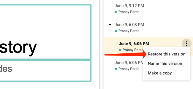 Para voltar a uma versão antiga de uma apresentação do Google Slides, selecione "Restaurar esta versão".