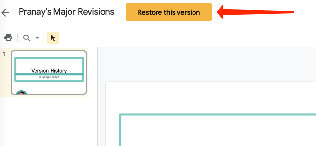 Clicar no botão amarelo "Restaurar esta versão" na parte superior da página do Apresentações Google, ao lado do nome do arquivo.