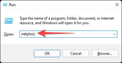 Pressione Windows + R para abrir a caixa de diálogo Executar, digite "netplwiz" e pressione Ctrl + Shift + Enter para iniciá-lo com privilégios administrativos.
