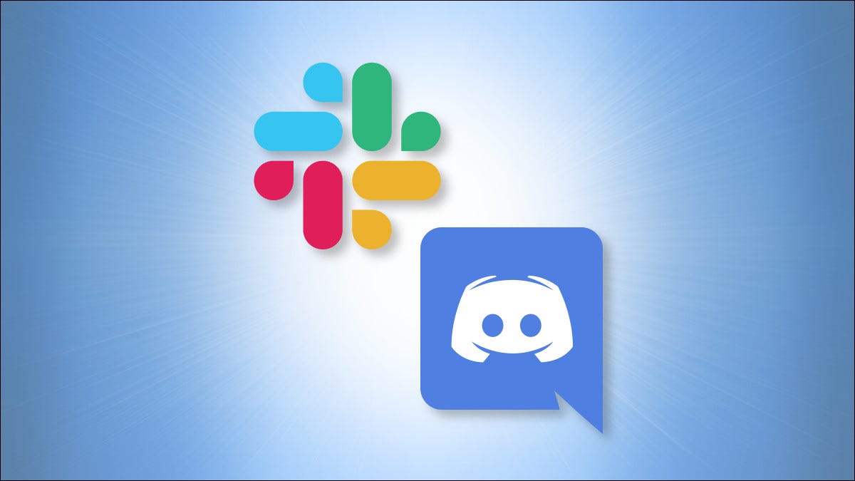 Logotipos do Slack e Discord em um fundo azul