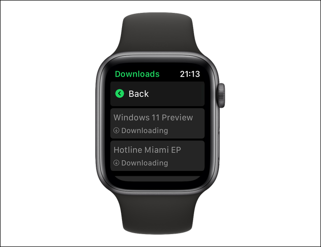 A fila de download é bastante simples no aplicativo Apple Watch do Spotify.  Você verá a palavra "Baixando" em todos os arquivos que estão sendo baixados do seu iPhone.