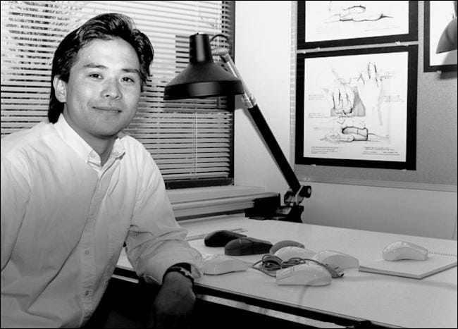 Steve Kaneko desenhando ratos na Microsoft, início de 1990.