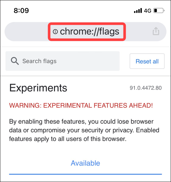 Abra o Chrome no iPhone, digite chrome: // flags na barra de endereço e pressione Enter