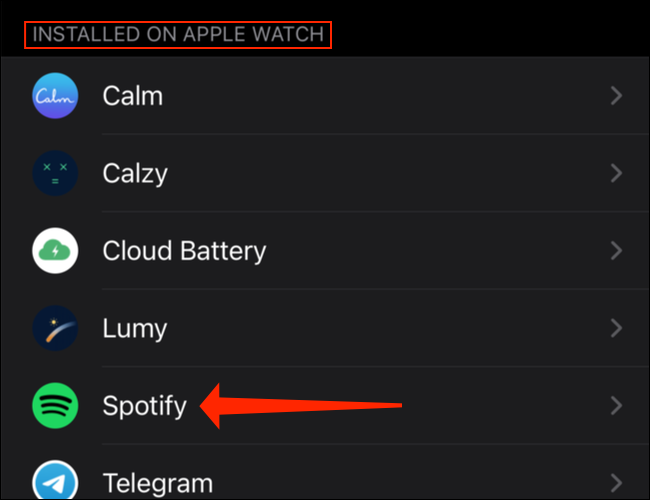 Na guia "Meu relógio" no aplicativo Watch do seu iPhone, role para baixo até a seção "Instalado no Apple Watch" e veja se "Spotify" está na lista.  Se aparecer nesta seção, toque em "Spotify".