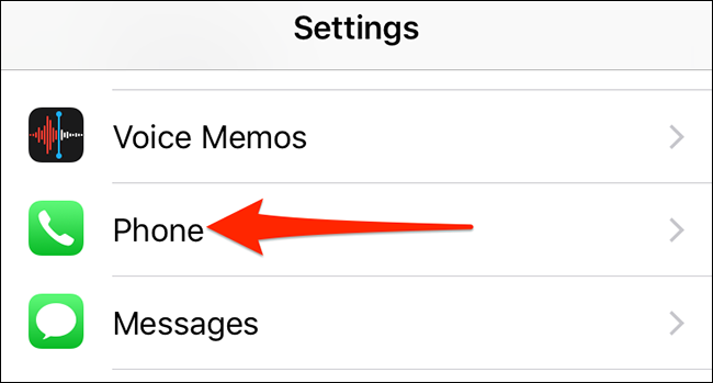 Toque em "Telefone" no aplicativo Ajustes do iPhone.