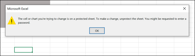 Um exemplo de mensagem de erro do Excel após uma tentativa de editar uma célula bloqueada.
