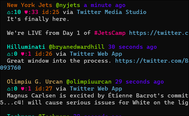 Uma janela de terminal com um fluxo de tweets usando várias cores de texto.