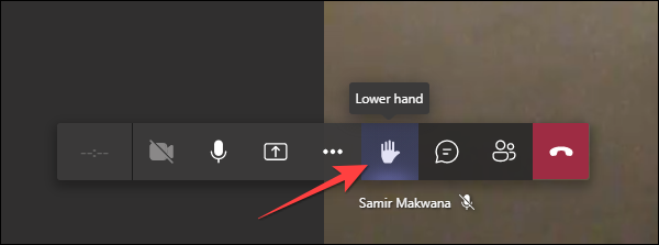 Clique em “Abaixar a mão” na parte inferior quando quiser abaixar sua mão. 