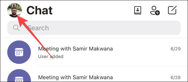 Toque em sua foto de perfil no canto superior esquerdo do aplicativo Microsoft Teams no iOS.