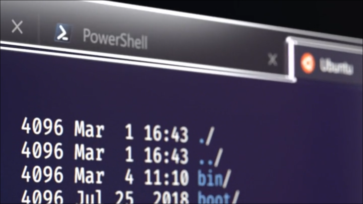 O Terminal do Windows com várias guias com um close-up na linha de comando do Ubuntu